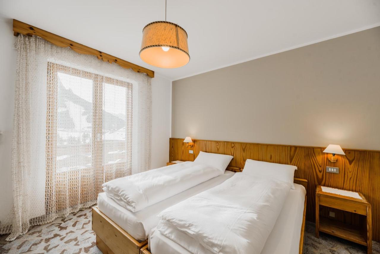Hotel Garni Rosengarten Pera Buitenkant foto