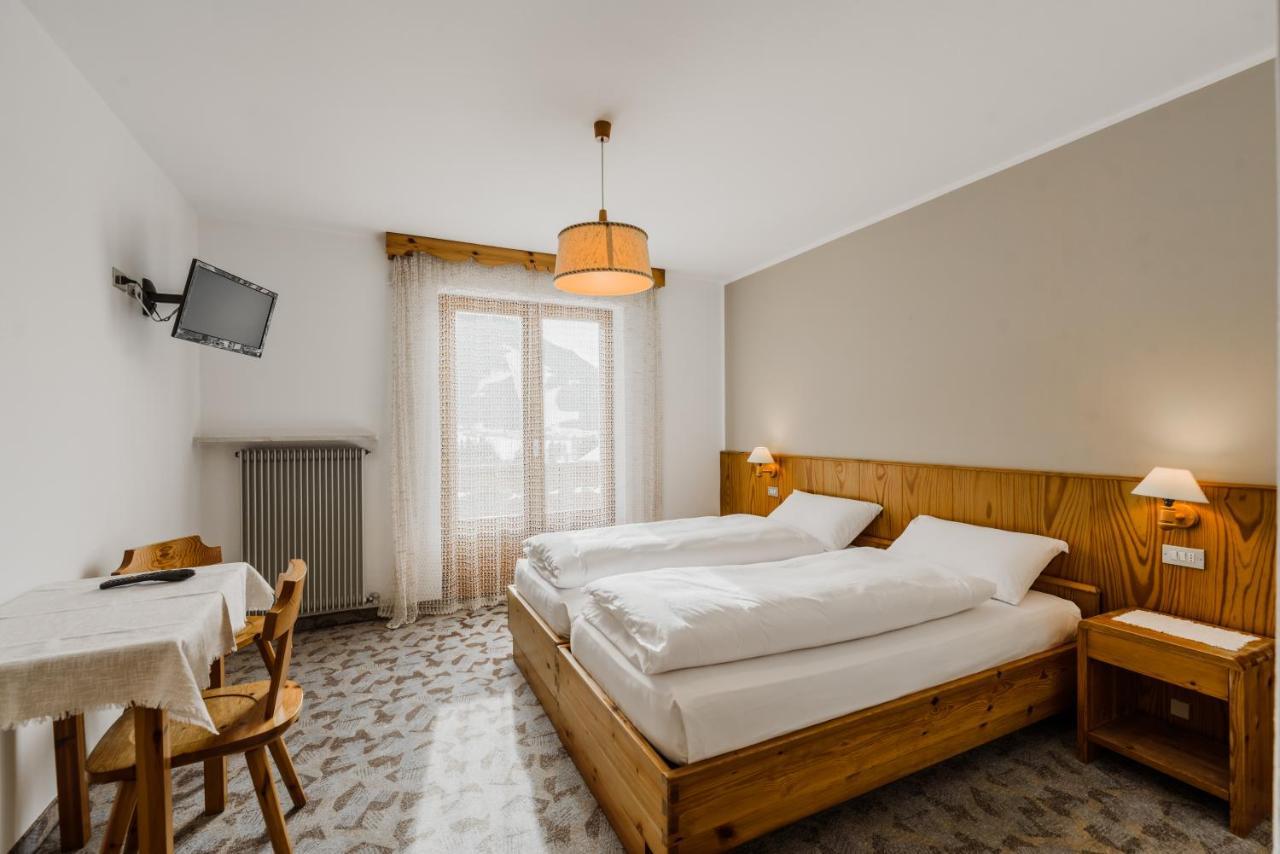 Hotel Garni Rosengarten Pera Buitenkant foto